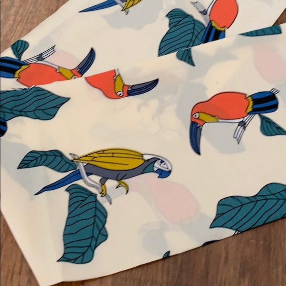 Silk Parrot scarf - Picture 2 of 4